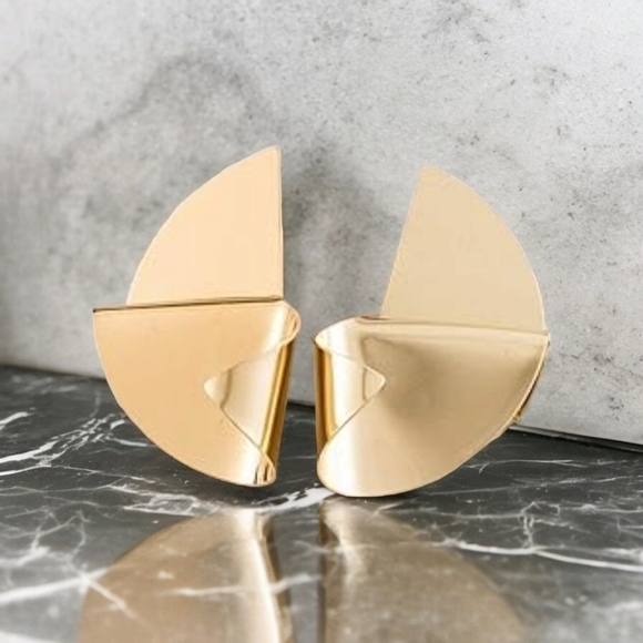 🆕️ Geometric Gold Plated Statement Earrings - Bold & Modern Fashion Design ✨ - Picture 1 of 11